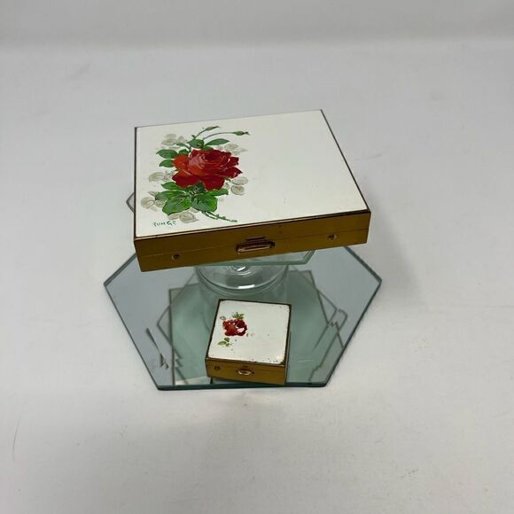 Vintage hand painted cigarette holder and small matching pill box. - Picture 5 of 8
